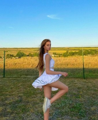 Я креативная и опытная индивидуалка. Живу в Москве и готова подарить тебе сладкие моменты удовольствия. 💋
Мои услуги - это удовлетворение твоих самых сокровенных желаний. Я готова провести время с тобой в романтической обстановке или воплотить все твои сексуальные фантазии. В моей компании ты почувствуешь себя настоящим мужчиной, а каждая минута со мной будет наполнена страстью и энергией.
У меня есть отличные отзывы от довольных клиентов, которые оценили мои нежные прикосновения и внимание к их потребностям. 😍
Фото в профиле полностью соответствуют моей внешности, и я горжусь своей женственностью и соблазнительными формами. Фигура стройная, грудь упругая, а глаза сияют страстью.
Встречи проходят в комфортабельных апартаментах в центре Москвы или я могу приехать к тебе в гости. Я гарантирую полную конфиденциальность и безопасность.
Не упускай возможность познакомиться со мной лично и почувствовать настоящее блаженство. Жду звонка, чтобы воплотить твои самые сокровенные желания в реальность. 💫 Регина